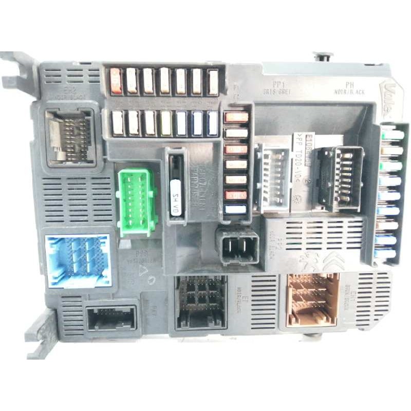 CAJA RELES / FUSIBLES