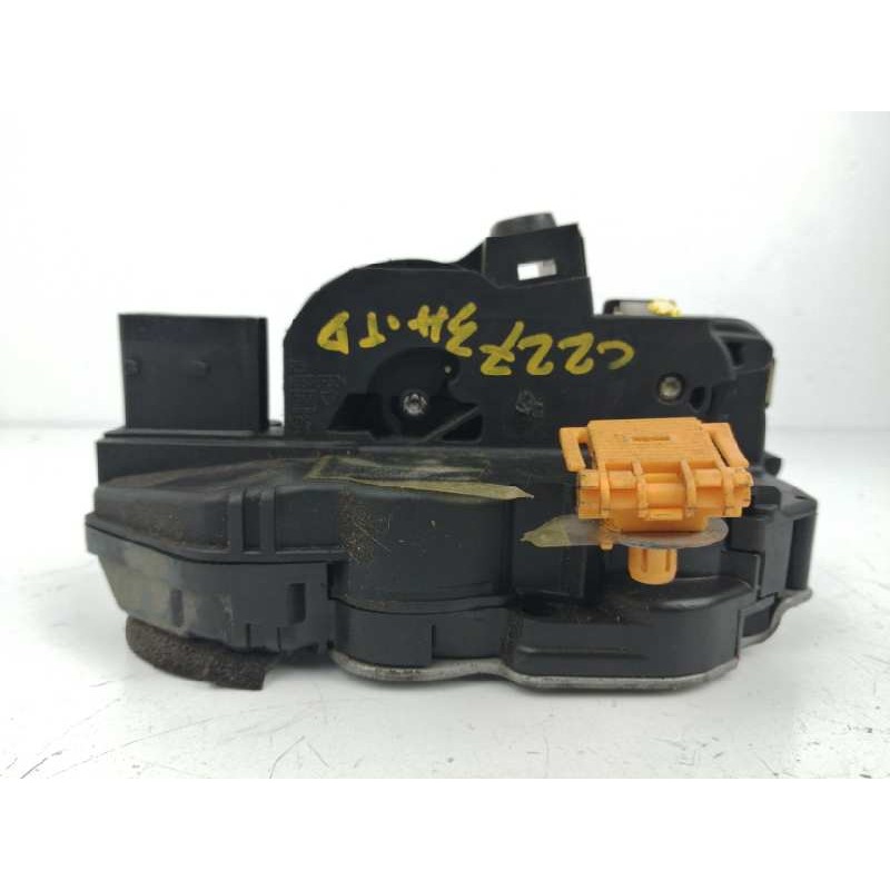 Recambio de cerradura puerta trasera derecha para opel zafira tourer 1.6 cdti dpf referencia OEM IAM 3023880  