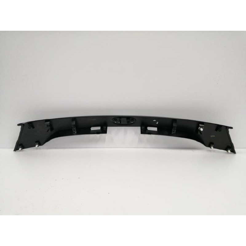 MOLDURA TRASERA PORTON NEGRO