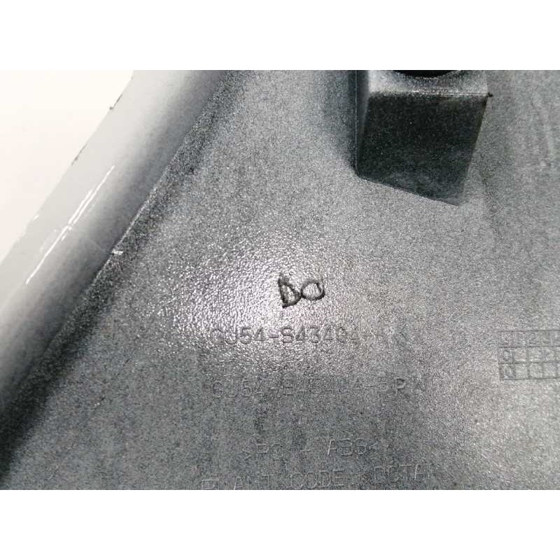 MOLDURA TRASERA PORTON BLANCO