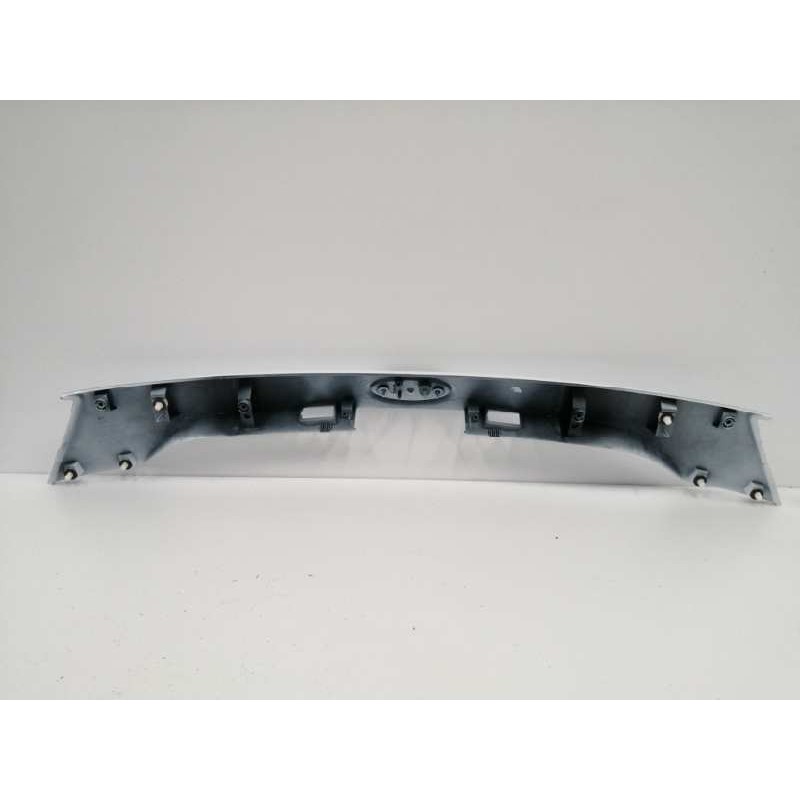 MOLDURA TRASERA PORTON BLANCO