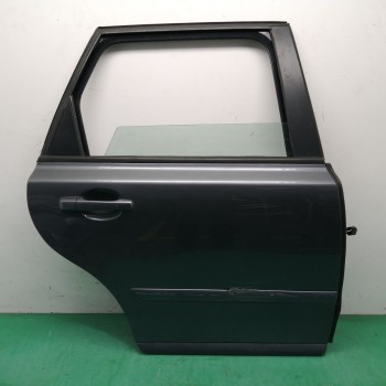 Recambio de puerta trasera derecha para volvo v50 familiar 2.0 diesel cat referencia OEM IAM  NECESITA REPARACION OBSERVAR FOTOS