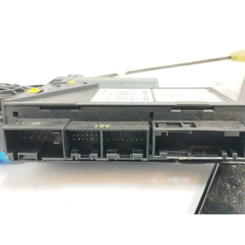 ELEVALUNAS TRASERO DERECHO 8E0839462C
