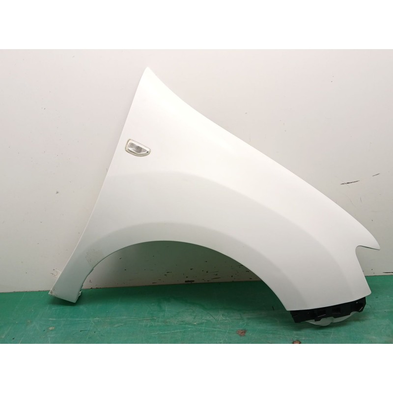 Recambio de aleta delantera derecha para dacia sandero ii (b8_) 1.0 sce 75 (b8jc, b8jd) referencia OEM IAM   