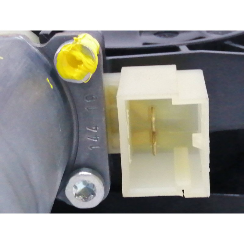 ELEVALUNAS DELANTERO DERECHO