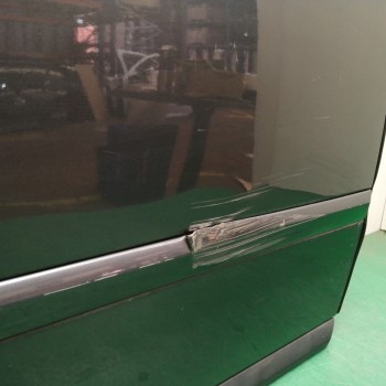 Recambio de puerta trasera derecha para volvo v50 familiar 2.0 diesel cat referencia OEM IAM  NECESITA REPARACION OBSERVAR FOTOS