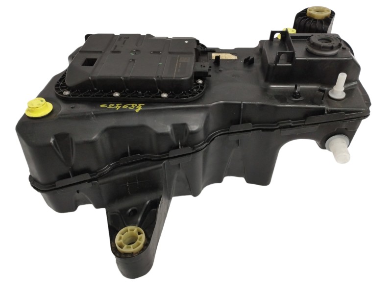 Recambio de deposito adblue para peugeot partner k9 1.5 blue hdi 100 referencia OEM IAM 9817601880 ADBLUE 
