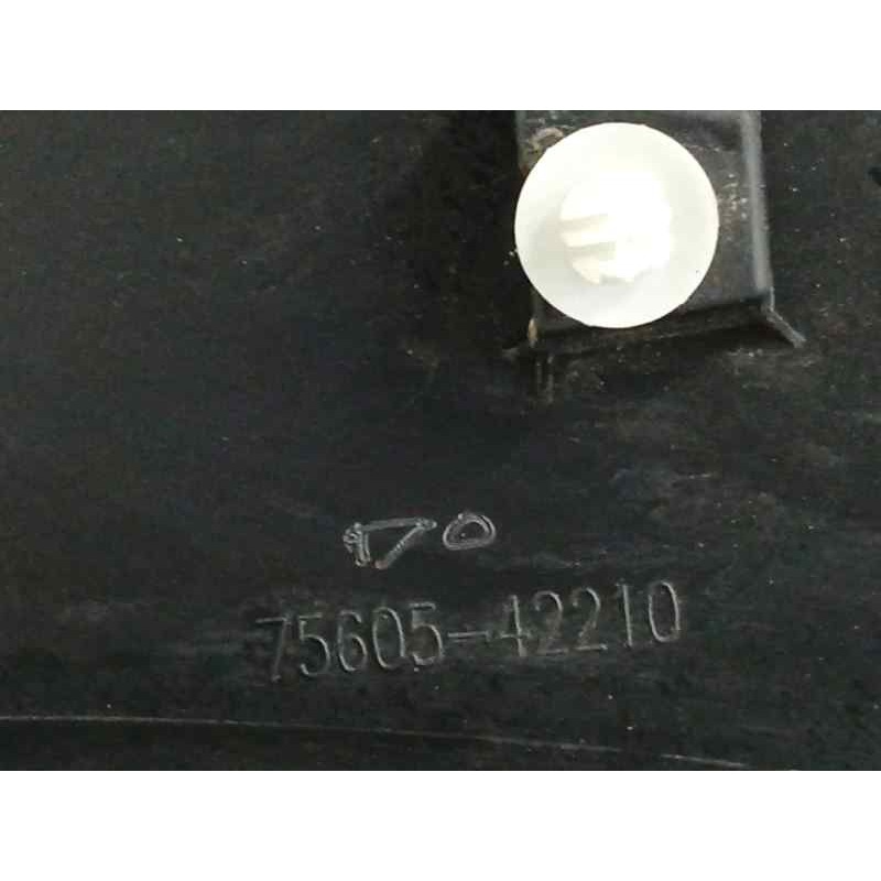 MOLDURA LATERAL TRASERA DERECHA