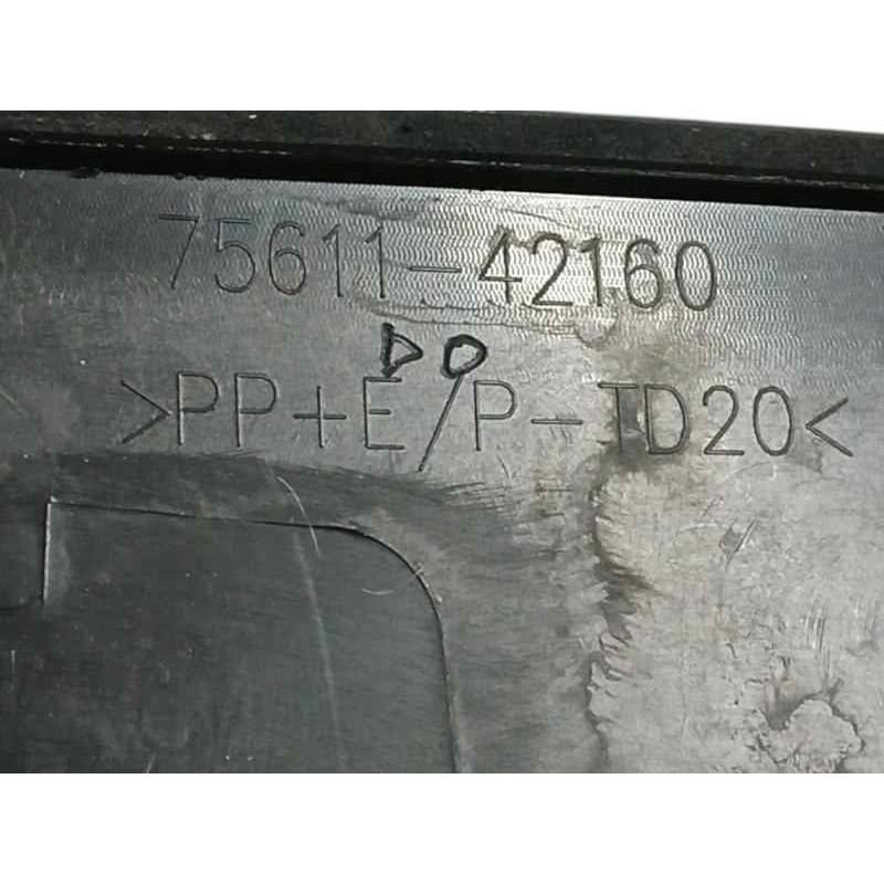 MOLDURA ALETA DELANTERA DERECHA