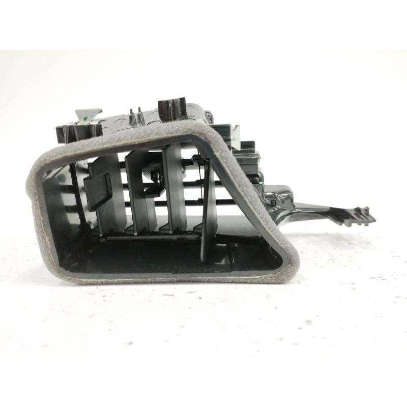 REJILLA AIREADORA LADO DERECHO