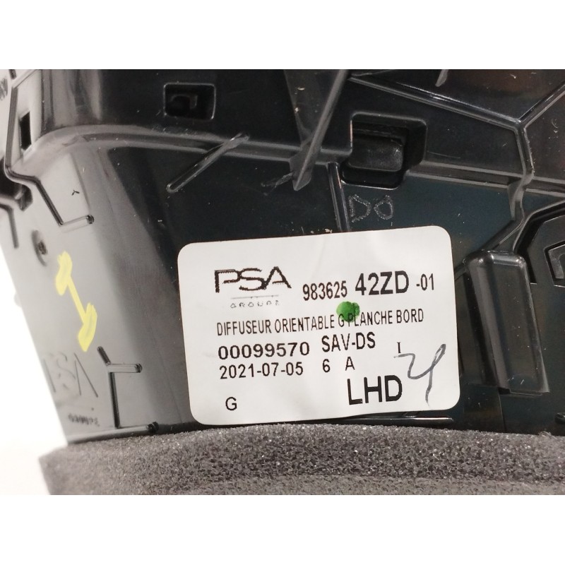 REJILLA AIREADORA LADO IZQUIERDO