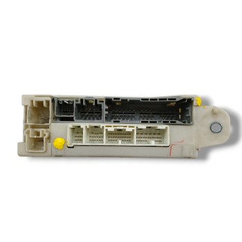 Recambio de caja reles / fusibles para lexus is200 (ds2/is2) 2.2 d-cat referencia OEM IAM 8273053050  