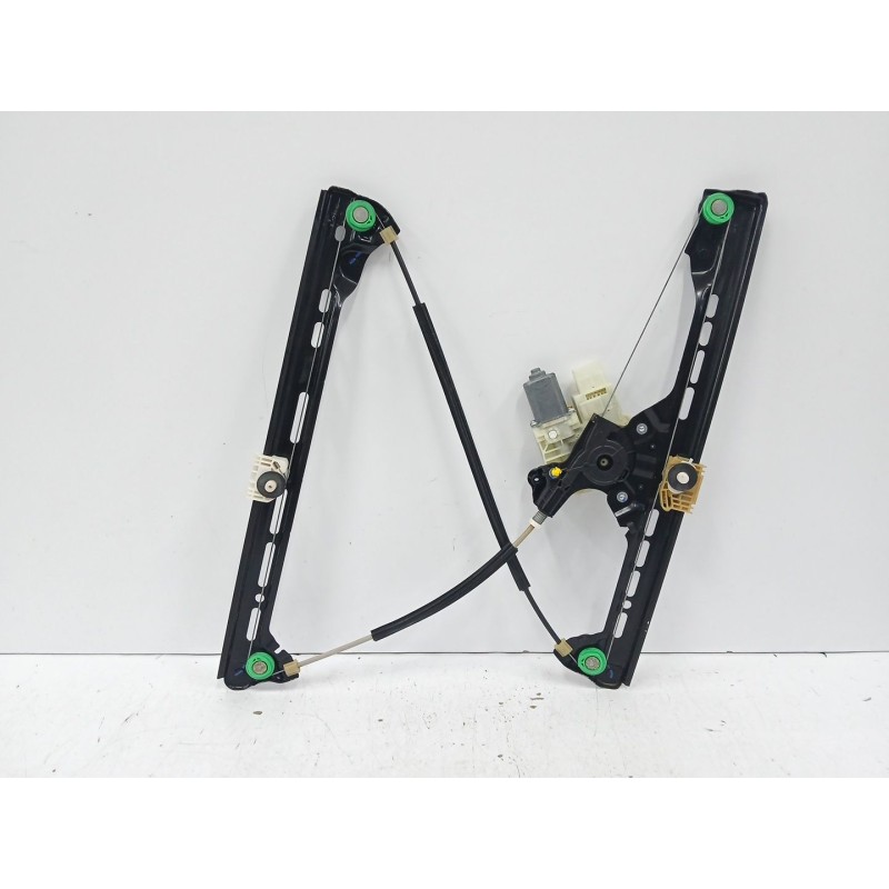 ELEVALUNAS DELANTERO IZQUIERDO