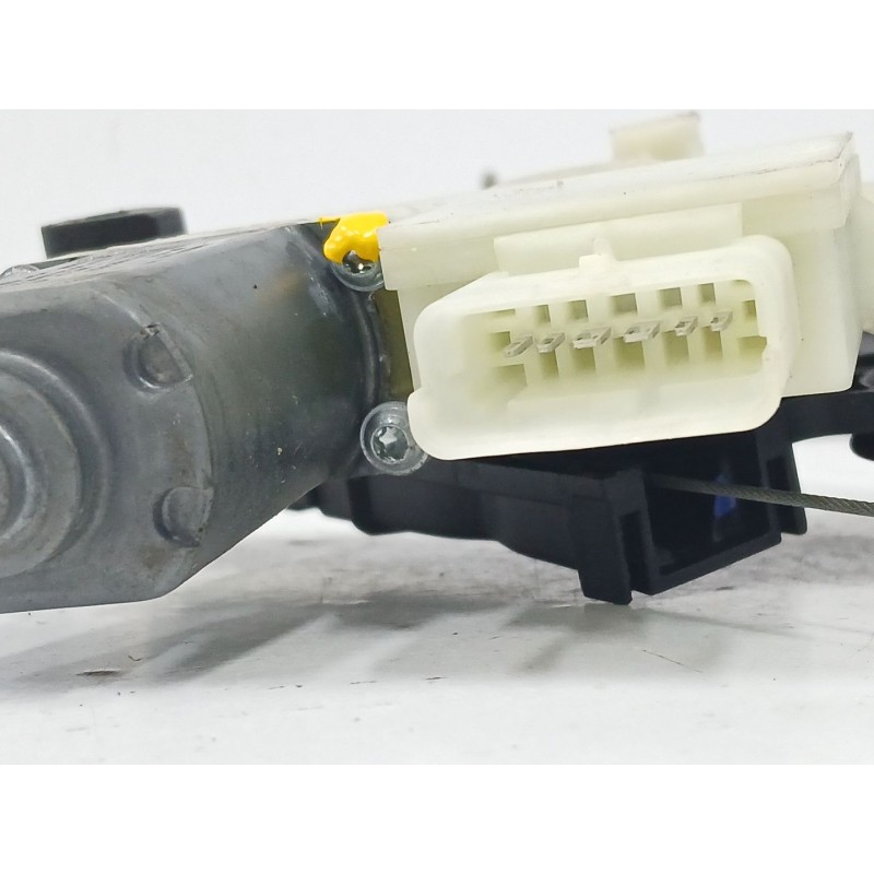 ELEVALUNAS DELANTERO IZQUIERDO