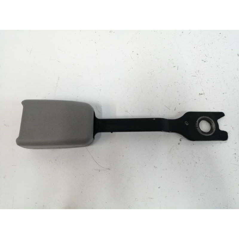 Recambio de enganche cinturon derecho para kia sorento 2.5 crdi referencia OEM IAM Y3116 DELANTERO Recambio de enganche cinturon derecho para kia sorento 2.5 crdi referencia OEM IAM Y3116 DELANTERO