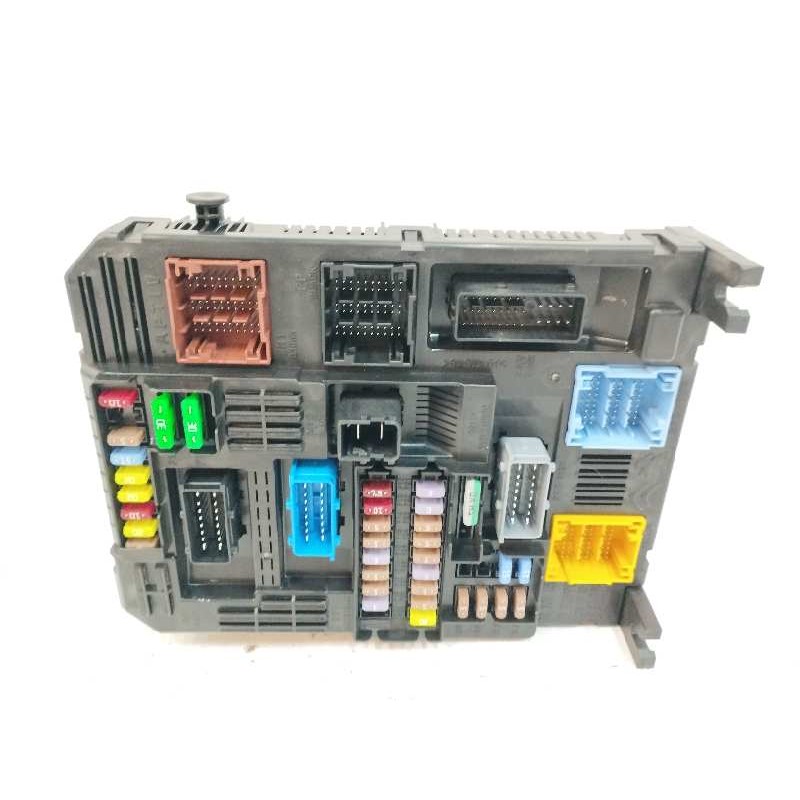 CAJA RELES / FUSIBLES