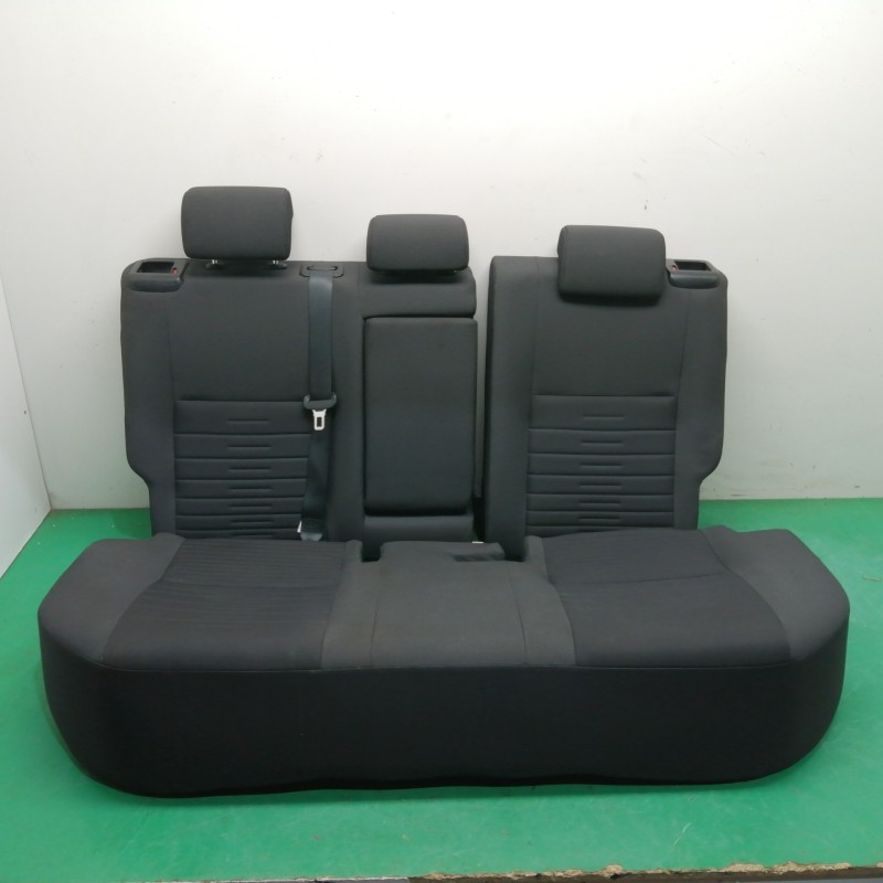 Recambio de asientos traseros para toyota auris 1.2 16v turbo cat referencia OEM IAM   