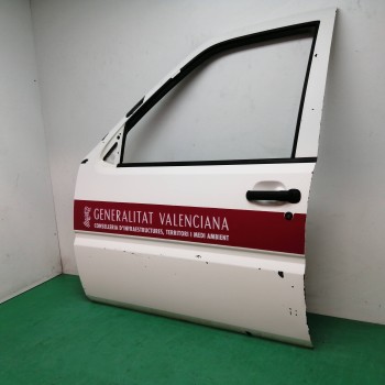 Recambio de puerta delantera izquierda para nissan terrano/terrano.ii (r20) 2.7 turbodiesel referencia OEM IAM  OBSERVAR FOTOS 