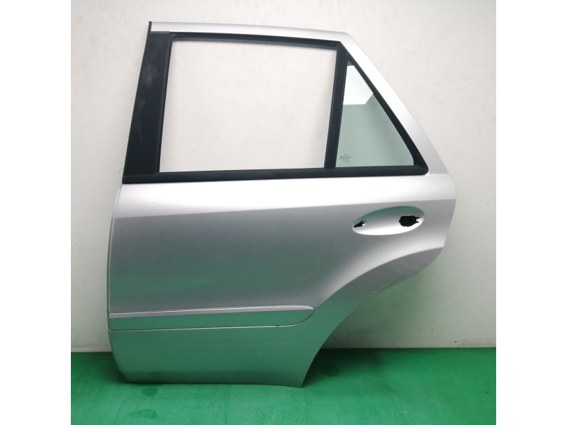 Recambio de puerta trasera izquierda para mercedes-benz clase m (w164) 3.0 cdi cat referencia OEM IAM A1647300105  
