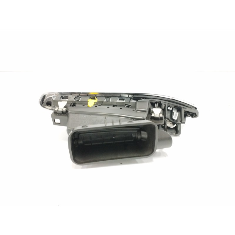 REJILLA AIREADORA LADO DERECHO