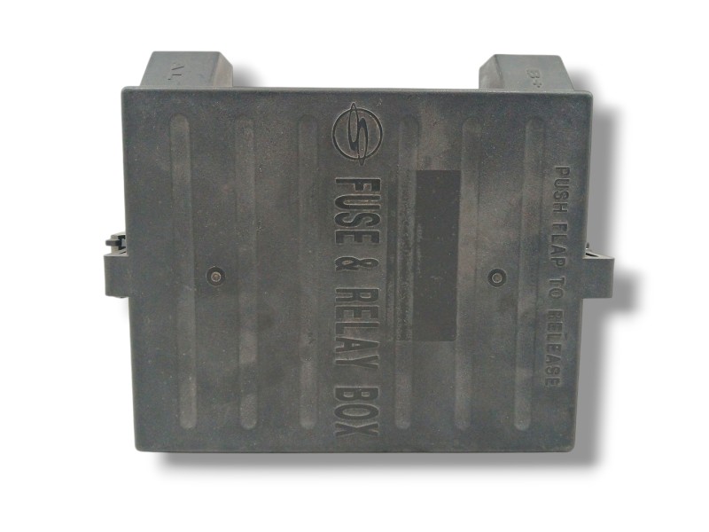 Recambio de caja reles / fusibles para ssangyong rodius xdi referencia OEM IAM 8234021120  