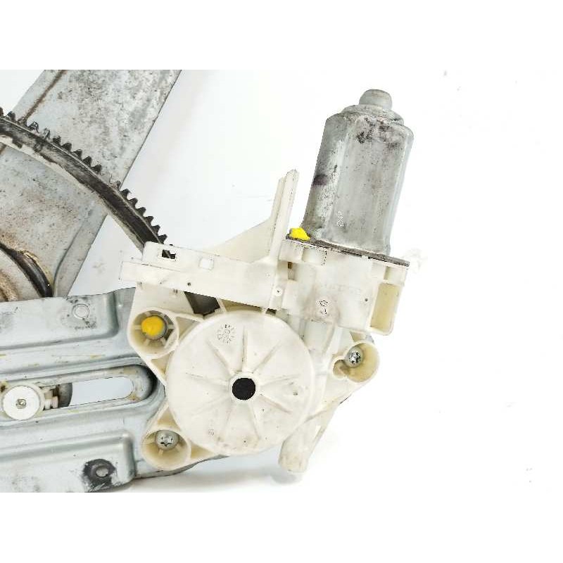 ELEVALUNAS DELANTERO DERECHO 3M51R23201BC