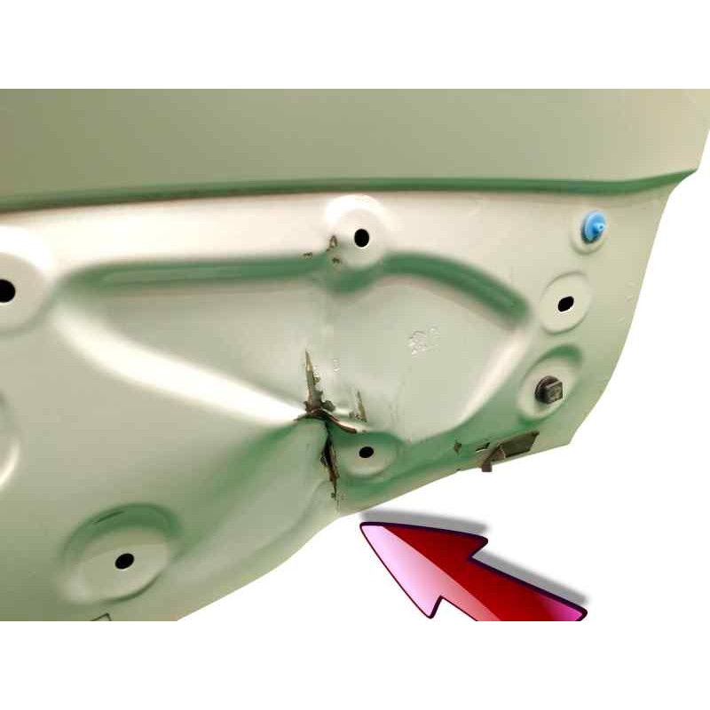 PUERTA TRASERA IZQUIERDA NECESITA REPARACION