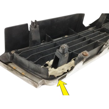 Recambio de rejilla delantera para mitsubishi galant berlina (e30) 2.0 cat referencia OEM IAM MB646845  