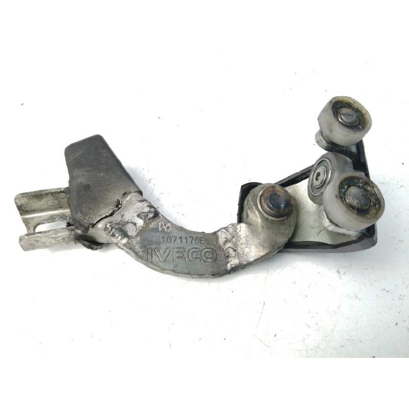 Recambio de soporte / guia puerta corredera para iveco daily ka 2.3 diesel cat referencia OEM IAM 3804680 SUPERIOR DERECHA 10711