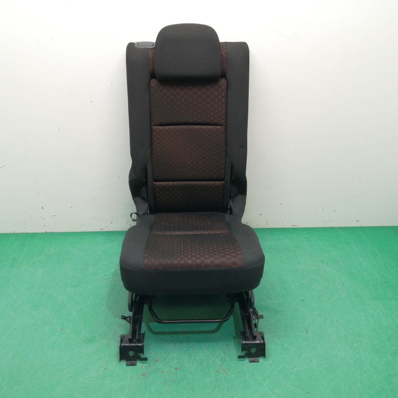 Recambio de asiento trasero medio para toyota verso 1.6 16v cat referencia OEM IAM   
