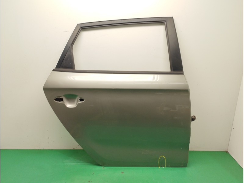 Recambio de puerta trasera derecha para kia carens ( ) 1.7 crdi cat referencia OEM IAM 77004A4000 NECESITA REPARACION 
