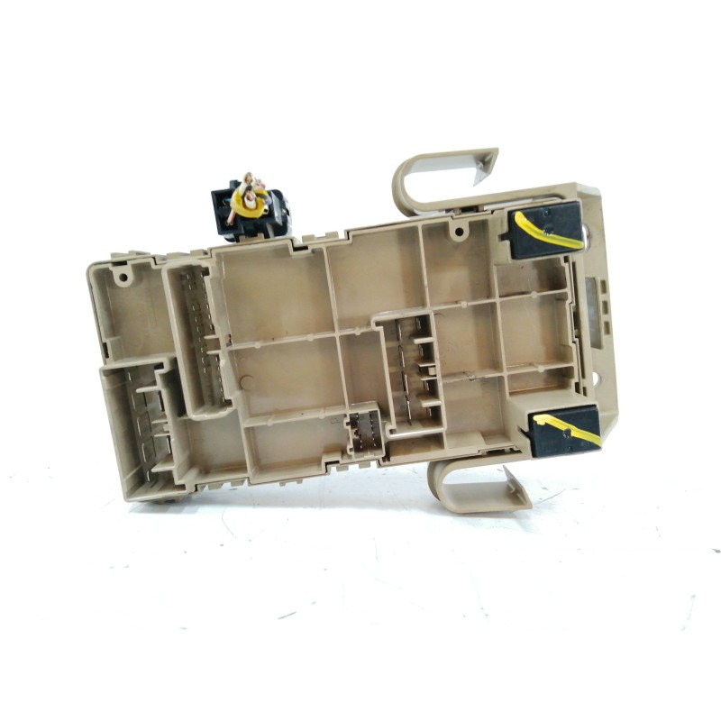 CAJA RELES / FUSIBLES