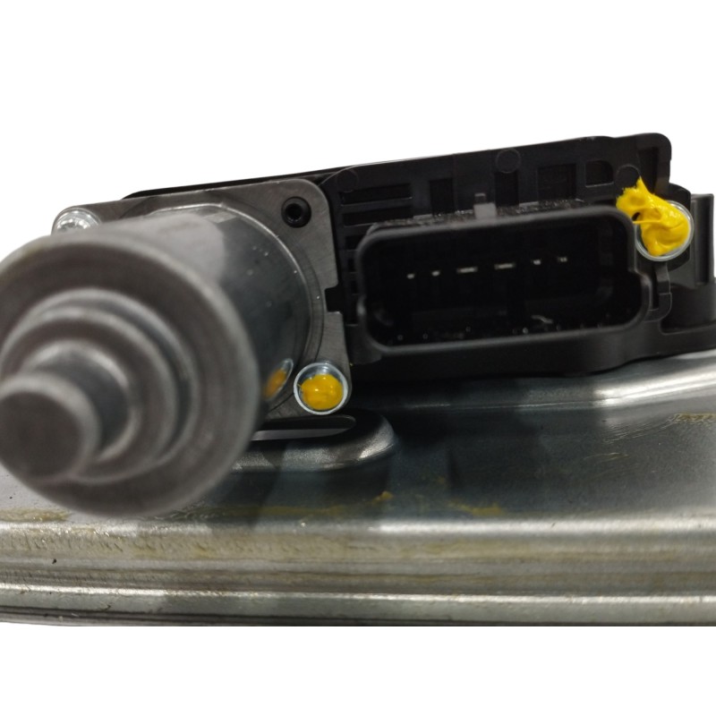 ELEVALUNAS DELANTERO IZQUIERDO 807516UA1B