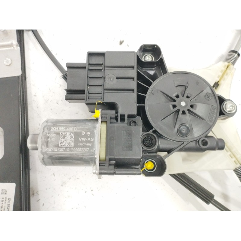 ELEVALUNAS DELANTERO DERECHO 2Q1959406B