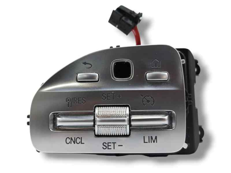 Recambio de mando volante para mercedes-benz benz gla (h247) gla 200 d (247.712) referencia OEM IAM A0999050504 LADO IZQUIERDO 