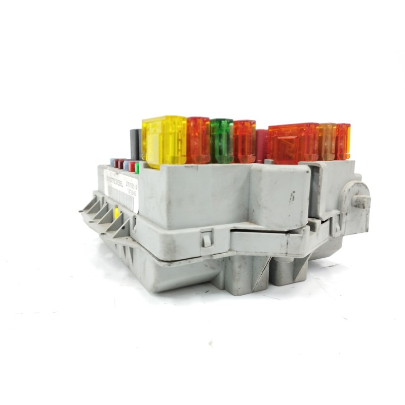 CAJA RELES / FUSIBLES