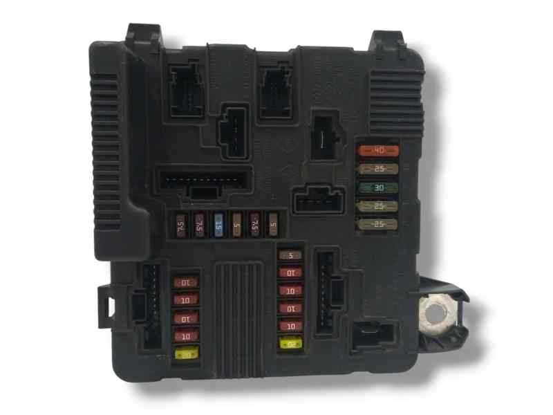 Recambio de caja reles / fusibles para renault megane ii berlina 5p 1.5 dci diesel cat referencia OEM IAM 8200306033B  