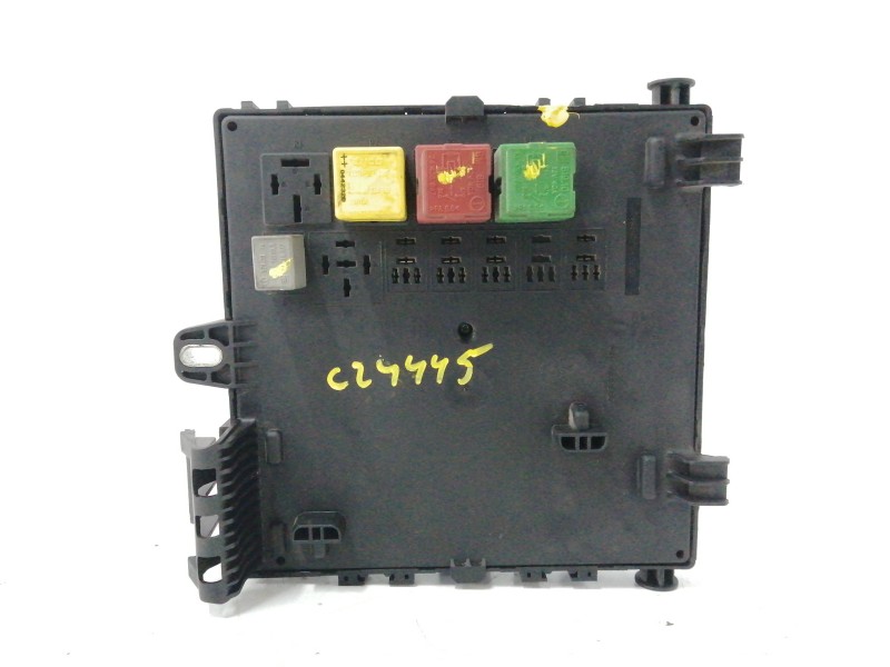 Recambio de caja reles / fusibles para opel vectra c berlina 1.9 cdti referencia OEM IAM 13189923 519049506 
