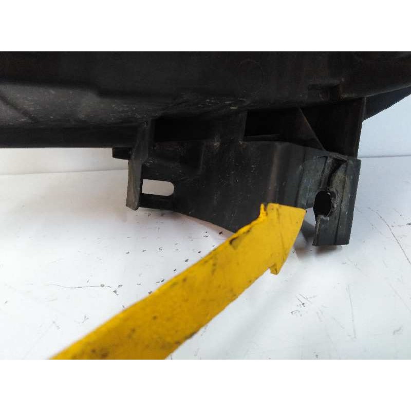 FARO DERECHO SOPORTE DAÑADO