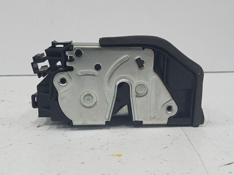 Recambio de cerradura puerta trasera izquierda para bmw serie 3 berlina (e90) 2.0 16v diesel referencia OEM IAM 7202147  