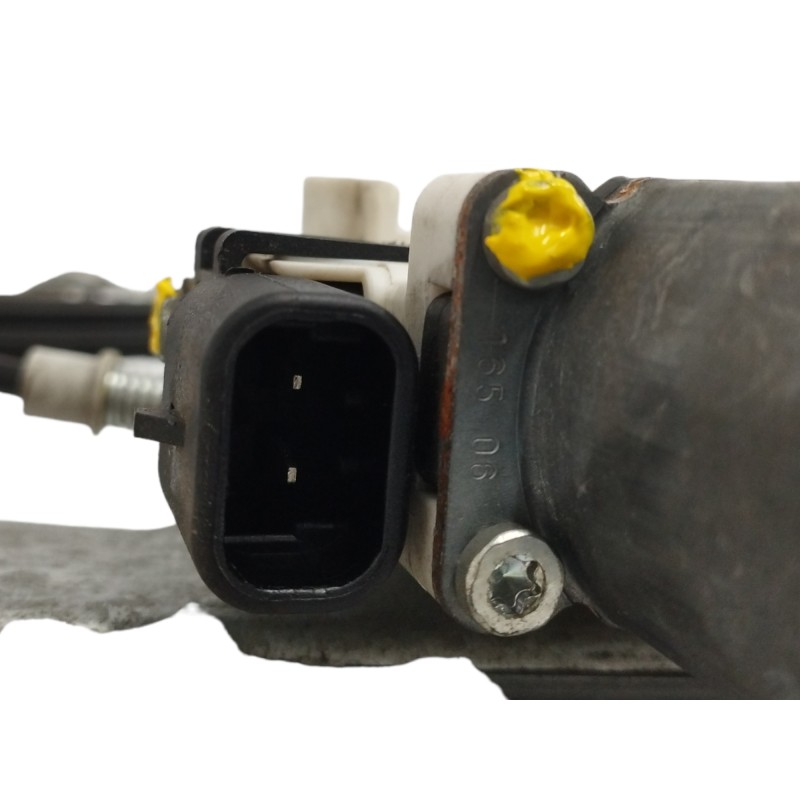 ELEVALUNAS DELANTERO DERECHO