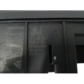 Recambio de caja reles / fusibles para opel vectra c berlina 1.9 cdti referencia OEM IAM 13240247 24438039 