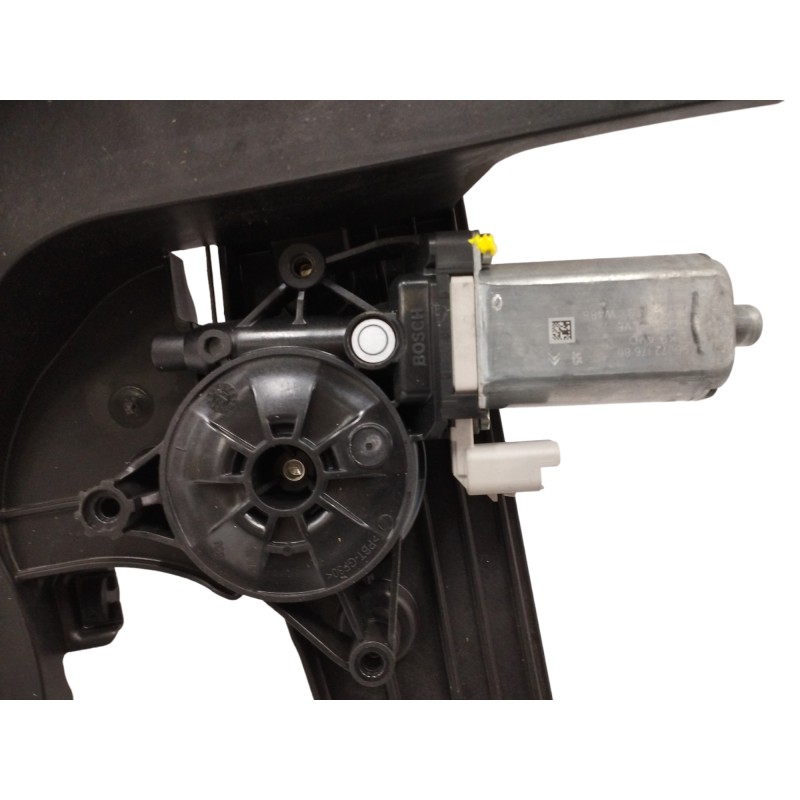 ELEVALUNAS DELANTERO DERECHO 9817217680