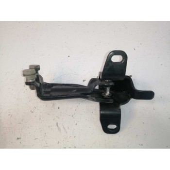 Recambio de soporte / guia puerta corredera para mercedes-benz vito caja cerrada 6.03  2.1 cdi referencia OEM IAM A6397601047 IZ