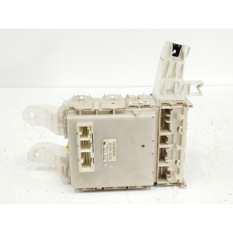 Recambio de caja reles / fusibles para toyota auris 2.2 d-cat referencia OEM IAM 8273002140A 74700210 