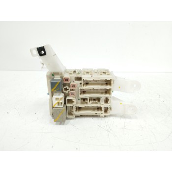 Recambio de caja reles / fusibles para toyota auris 2.2 d-cat referencia OEM IAM 8273002140A 74700210 