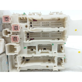 Recambio de caja reles / fusibles para toyota auris 2.2 d-cat referencia OEM IAM 8273002140A 74700210 