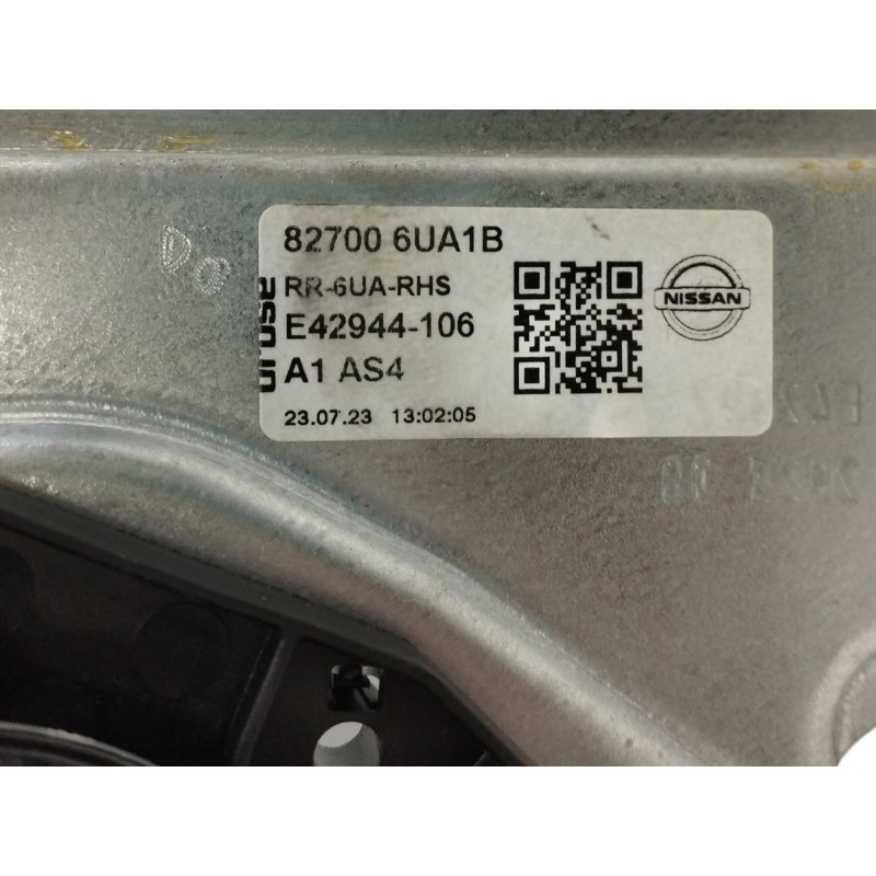 ELEVALUNAS TRASERO DERECHO 827506UA1B