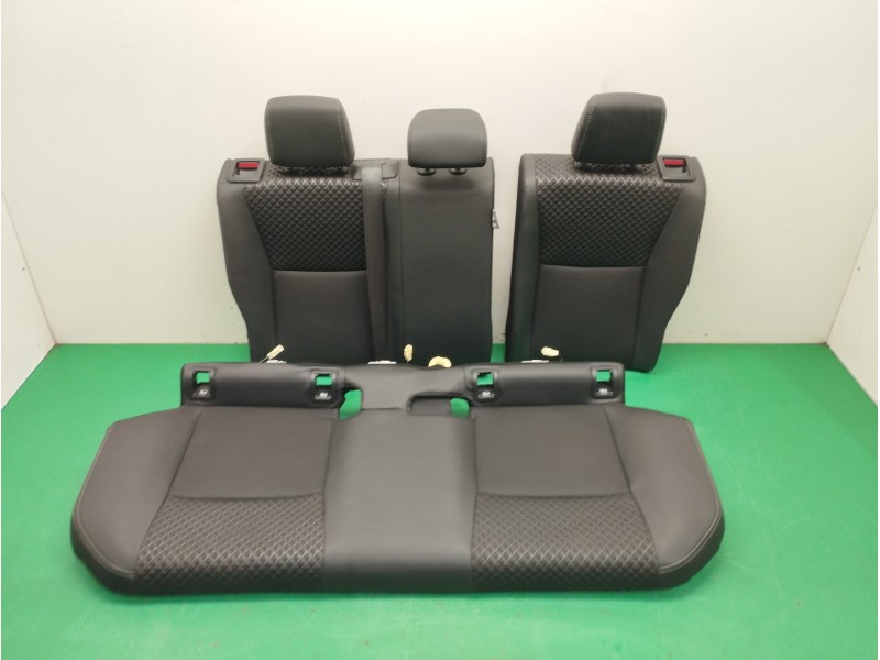 Recambio de asientos traseros para mazda 2 hybrid 1.5 12v referencia OEM IAM   
