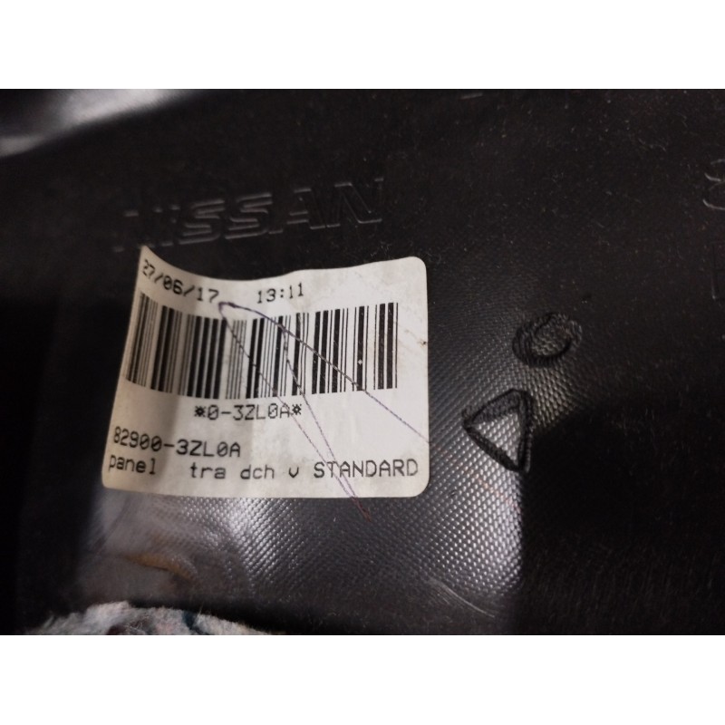 GUARNECIDO PUERTA TRASERA DERECHA NEGRO